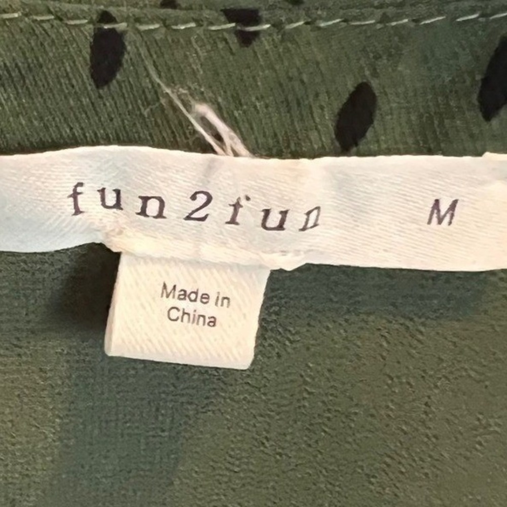 Fun2Fun Olive Green Dotted V-Neck Cap Sleeve Pleated Blouse Top Medium - Picture 3 of 4